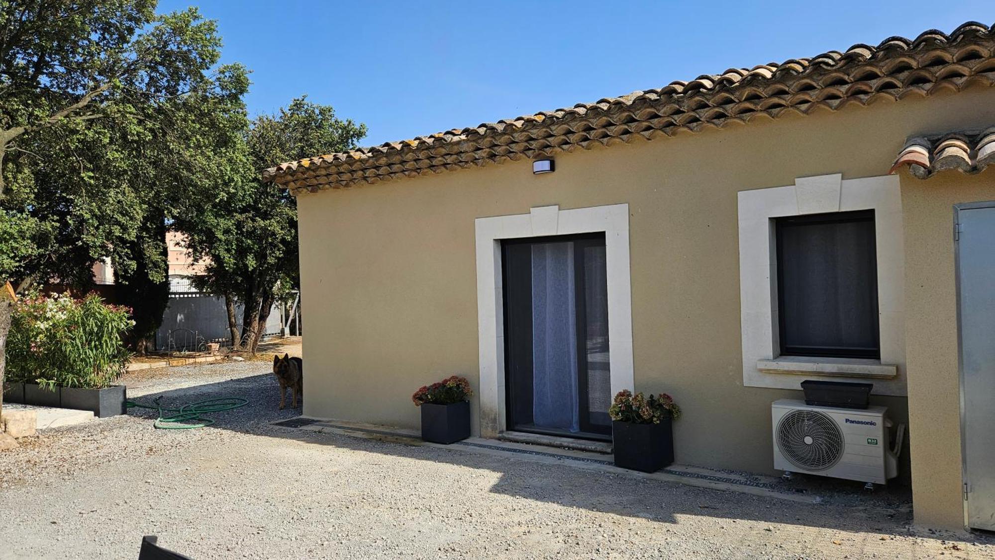 Holiday home Location Independante Au Coeur Des Alpilles Pour 2 Personnes Avec Jacuzzi Aureille