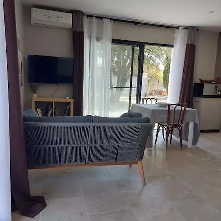 Location Independante Au Coeur Des Alpilles Pour 2 Personnes Avec Jacuzzi Villa Aureille Exterior photo