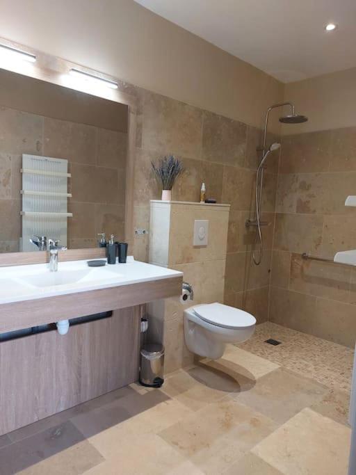 Ferienhaus Location Independante Au Coeur Des Alpilles Pour 2 Personnes Avec Jacuzzi Aureille