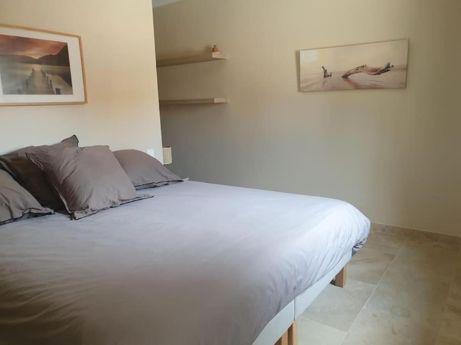 Ferienhaus Location Independante Au Coeur Des Alpilles Pour 2 Personnes Avec Jacuzzi *