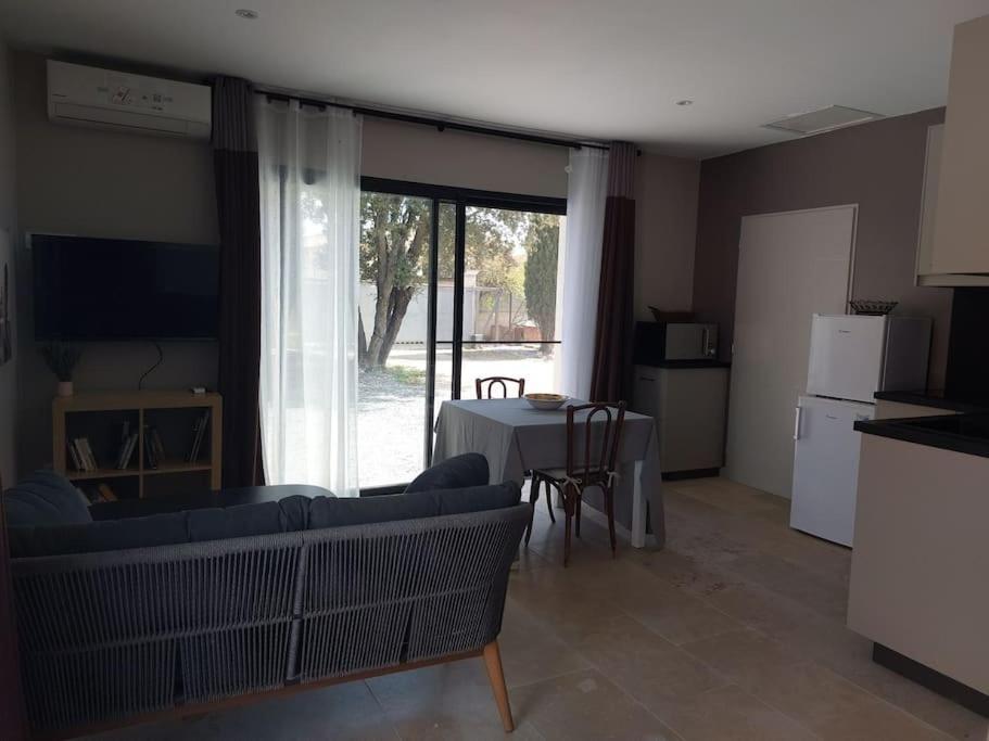 Ferienhaus Location Independante Au Coeur Des Alpilles Pour 2 Personnes Avec Jacuzzi Aureille