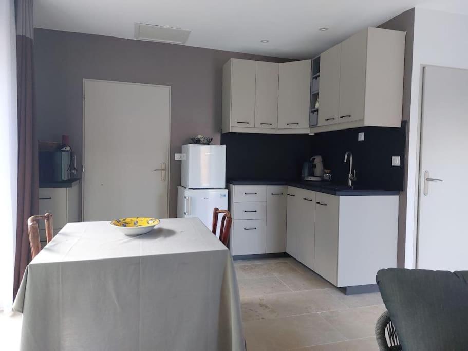 Location Independante Au Coeur Des Alpilles Pour 2 Personnes Avec Jacuzzi Ferienhaus *