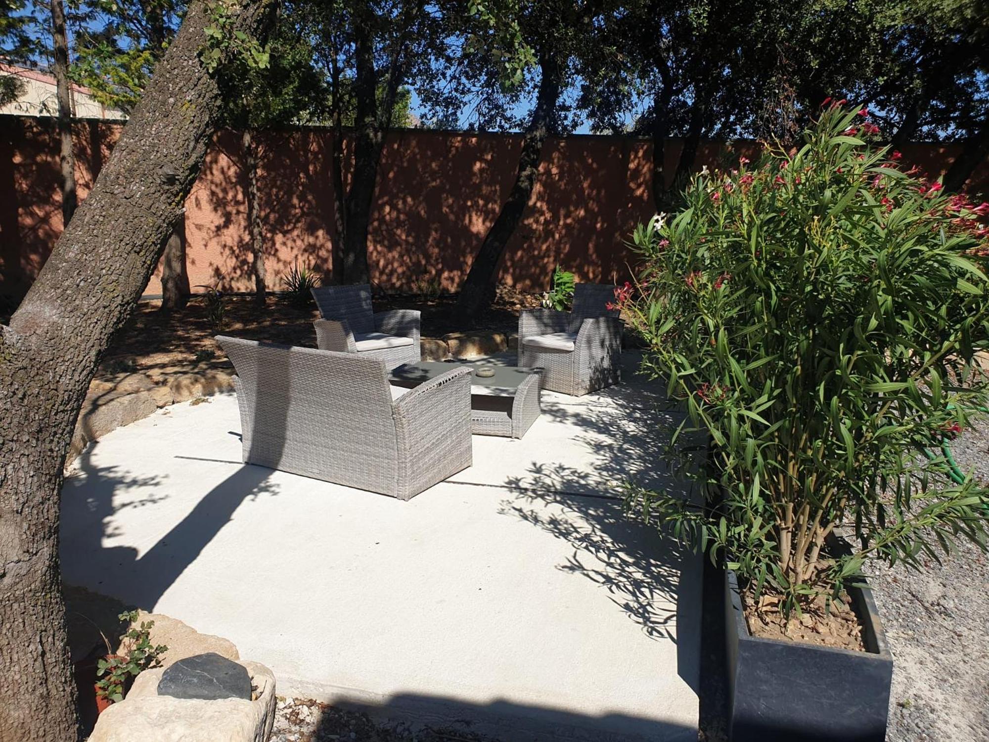 Location Independante Au Coeur Des Alpilles Pour 2 Personnes Avec Jacuzzi * Aureille